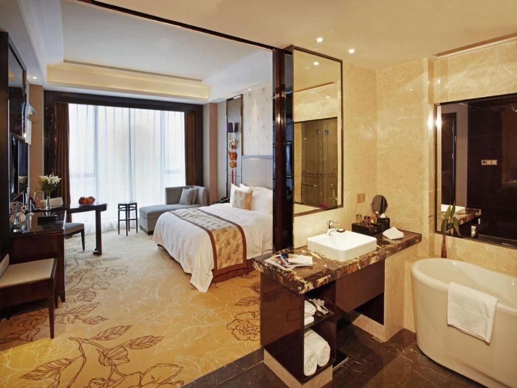 Eurasia Convention International Hotel Vuhan Kültér fotó
