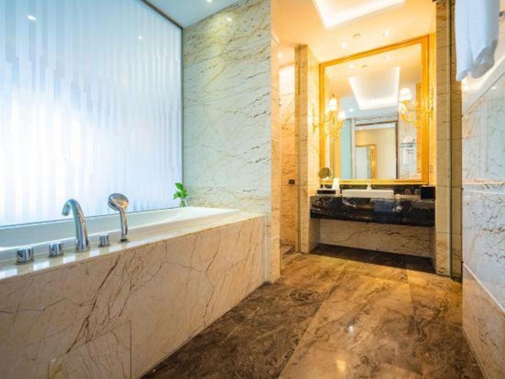 Eurasia Convention International Hotel Vuhan Kültér fotó